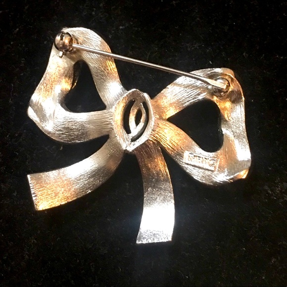 Vintage Trifari Bow 1950 - Picture 2 of 3